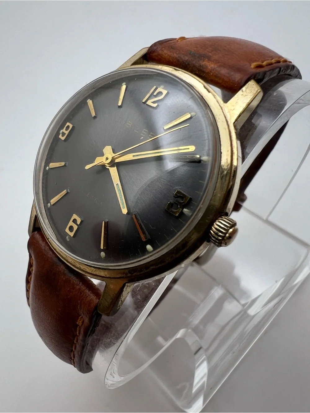 Jubilee Vintage Gold-Tone Wristwatch with Brown Leather Strap
